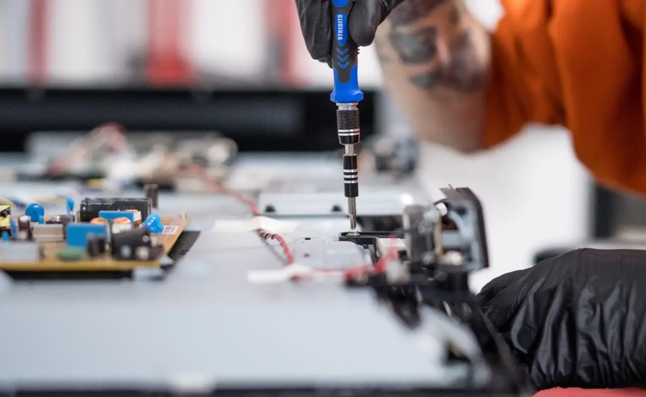 Our specialized in-house staff utilize cutting-edge software to photograph & document all items in your home while they are being packed to ensure a thorough and accurate inventory of all of your belongings.