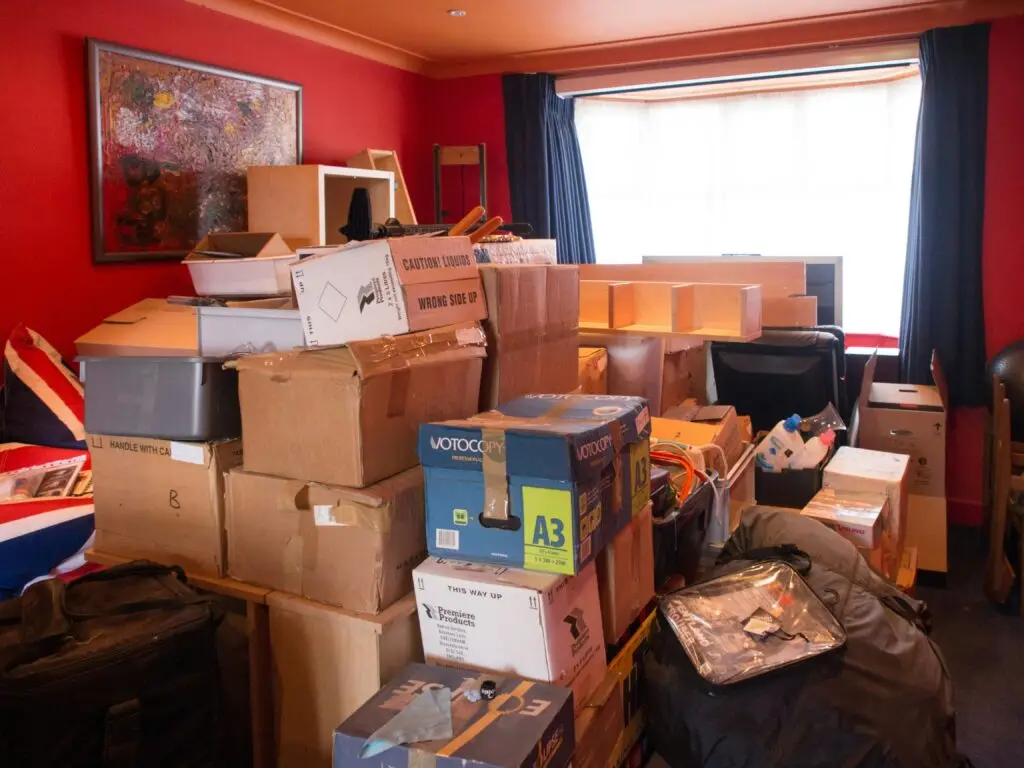 Manipulated contents stored in a room
