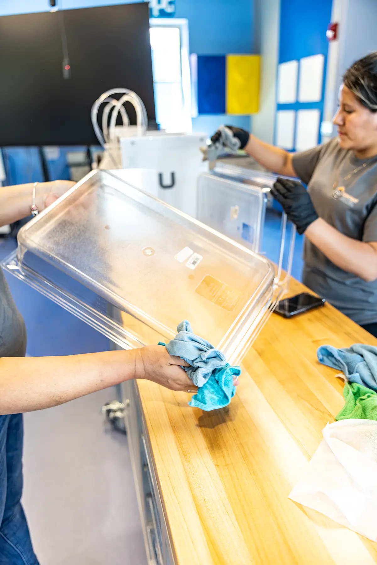 CRS cleaning pastic containers